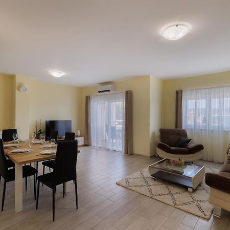 Apartman Maja Комарна Экстерьер фото